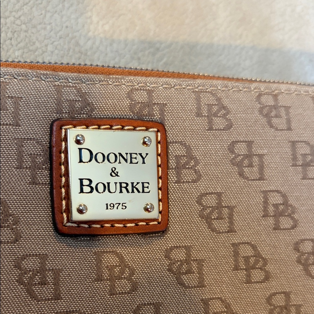Dooney & Bourke Beige Logo Wallet GUC. 8” x 4.25” x 1” - Picture 2 of 11